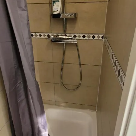 Kleines 1 Zimmerapartment Fuer Bis Zu 2 Personen Apartmán